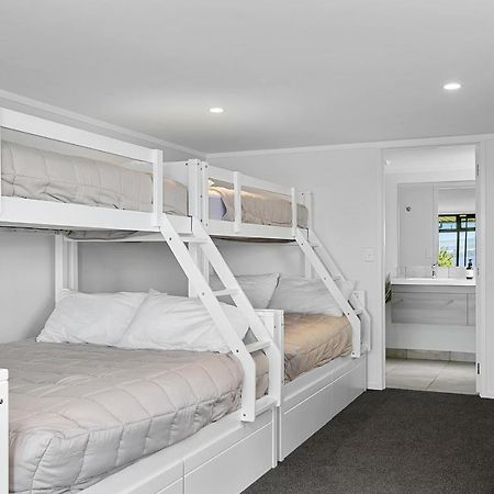 Acacia Bay Bach - Views, Spa & Serenity - Taupo Exterior photo