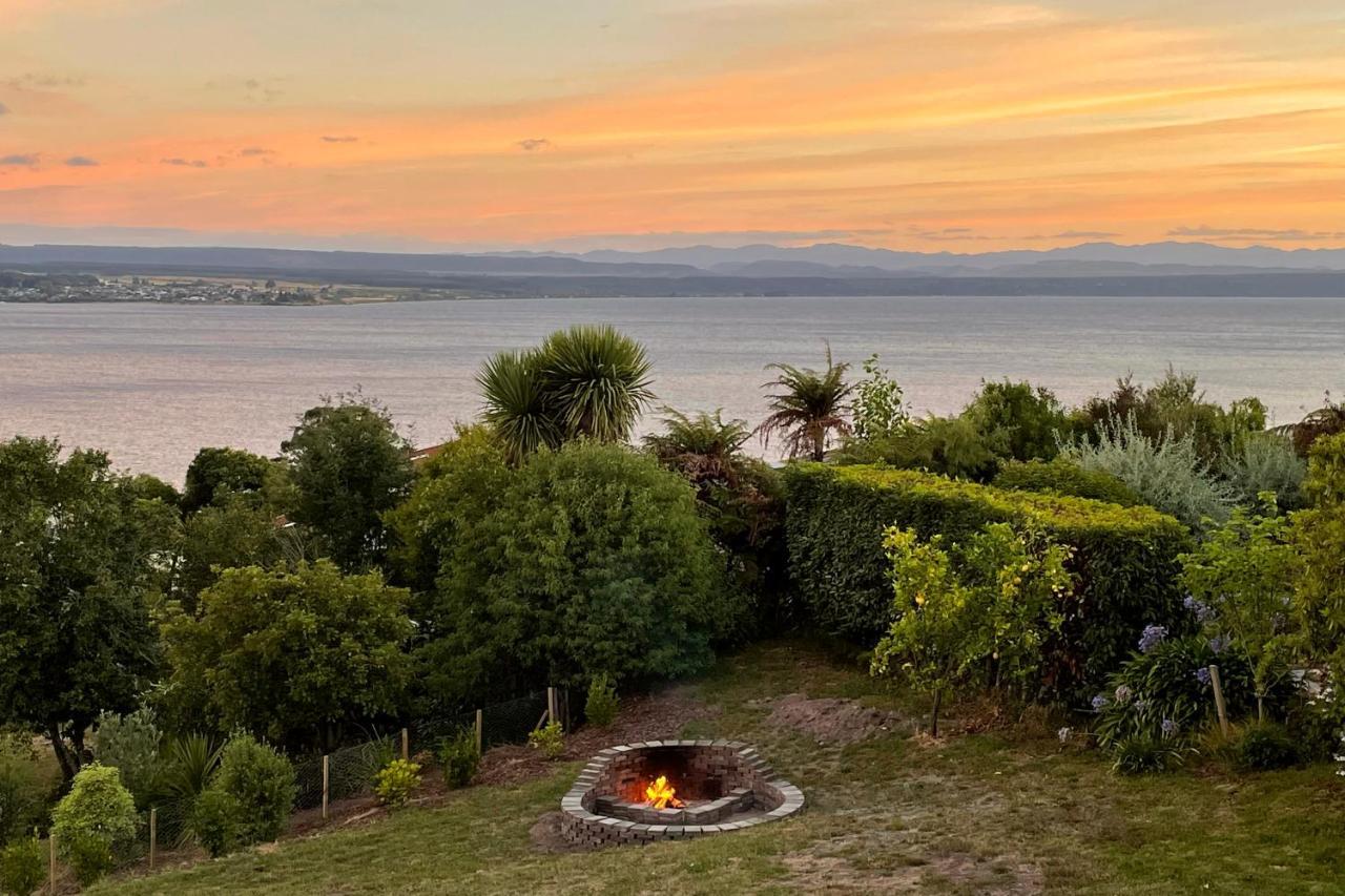 Acacia Bay Bach - Views, Spa & Serenity - Taupo Exterior photo