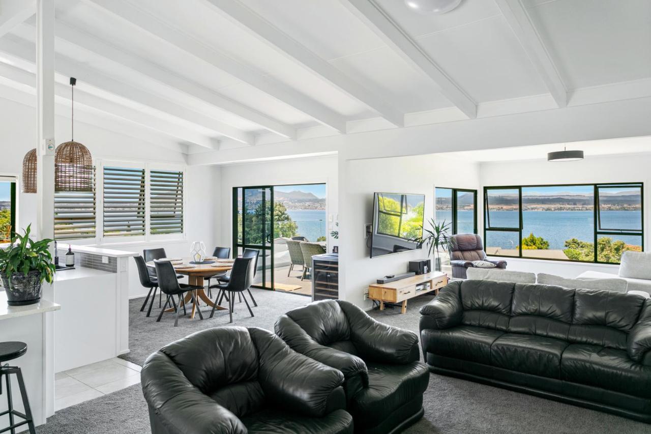Acacia Bay Bach - Views, Spa & Serenity - Taupo Exterior photo